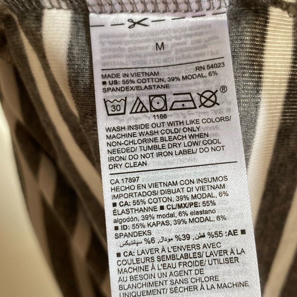 NWT Old Navy size medium grey white striped classic fit scoop back top - Picture 5 of 5